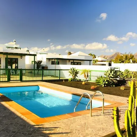 Casas Nohara, Playa Blanca Villa *