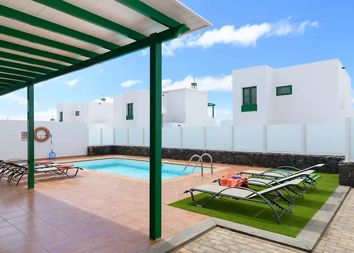 Casas Nohara, Playa Blanca Villa *