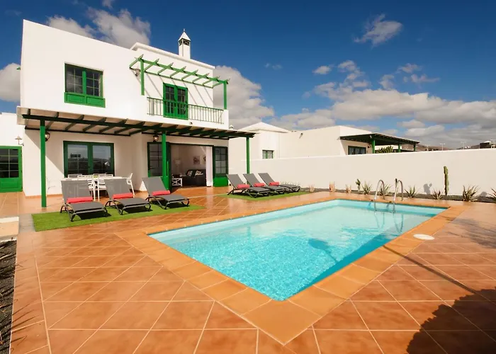 Casas Nohara, Playa Blanca Villa *